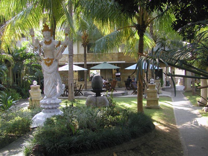 Oyo 2334 Melka Excelsior Hotel Singaraja Exterior foto